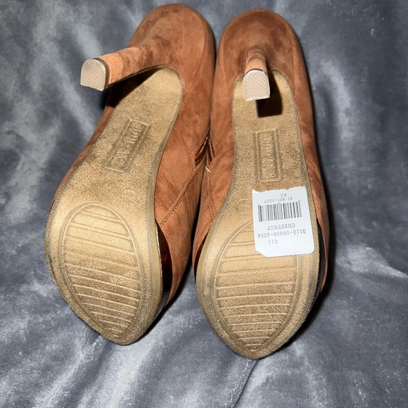 New in box camel colored booties - Picture 3 of 6